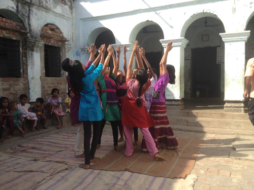 girls dancing